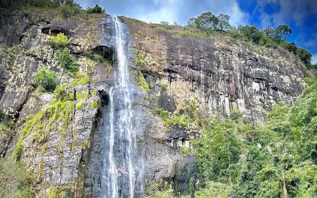 Diyaluma Falls